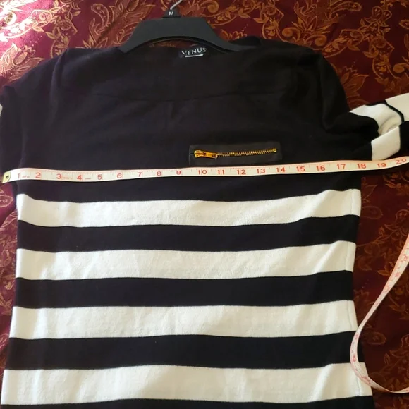 Venus Sweater Dress 🖤🤍🖤 B/W stripes with gold tone faux zipper, Womens sz Lg - Picture 5 of 8